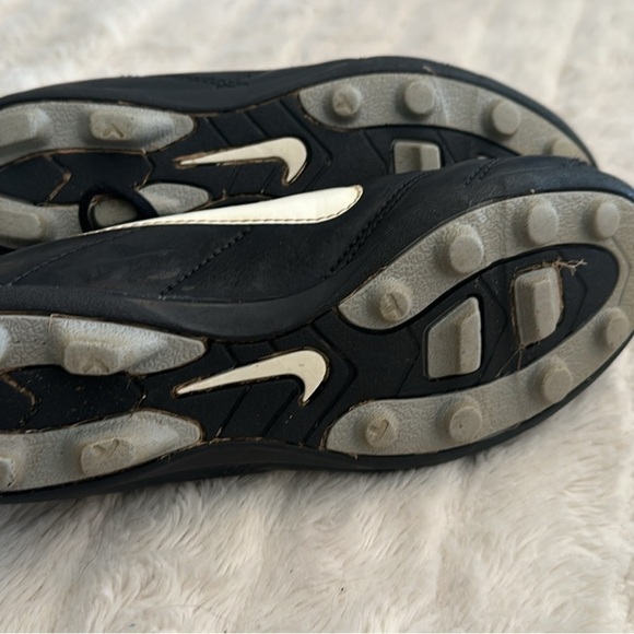 Youth Nike Tempo Boys Unisex Soccer Cleats size 1.5Y - Picture 6 of 7